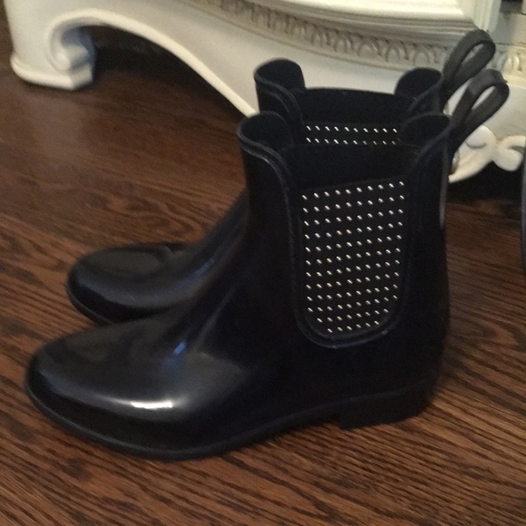 17. Black Guess Chelsea Style Rainboots🖤 - Picture 1 of 8